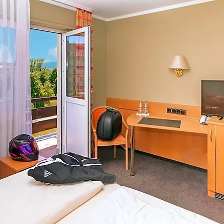 Отель Kishotel Am Kurpark Бад-Зоден-Зальмюнстер