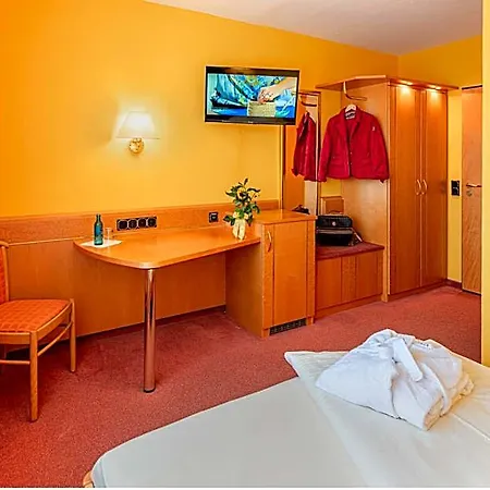 Kishotel Am Kurpark Бад-Зоден-Зальмюнстер