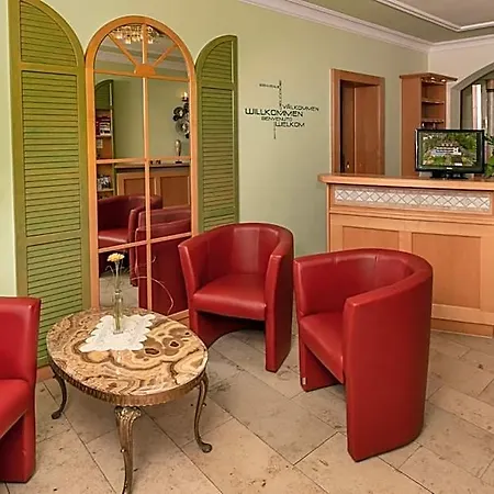 Отель Kishotel Am Kurpark Бад-Зоден-Зальмюнстер